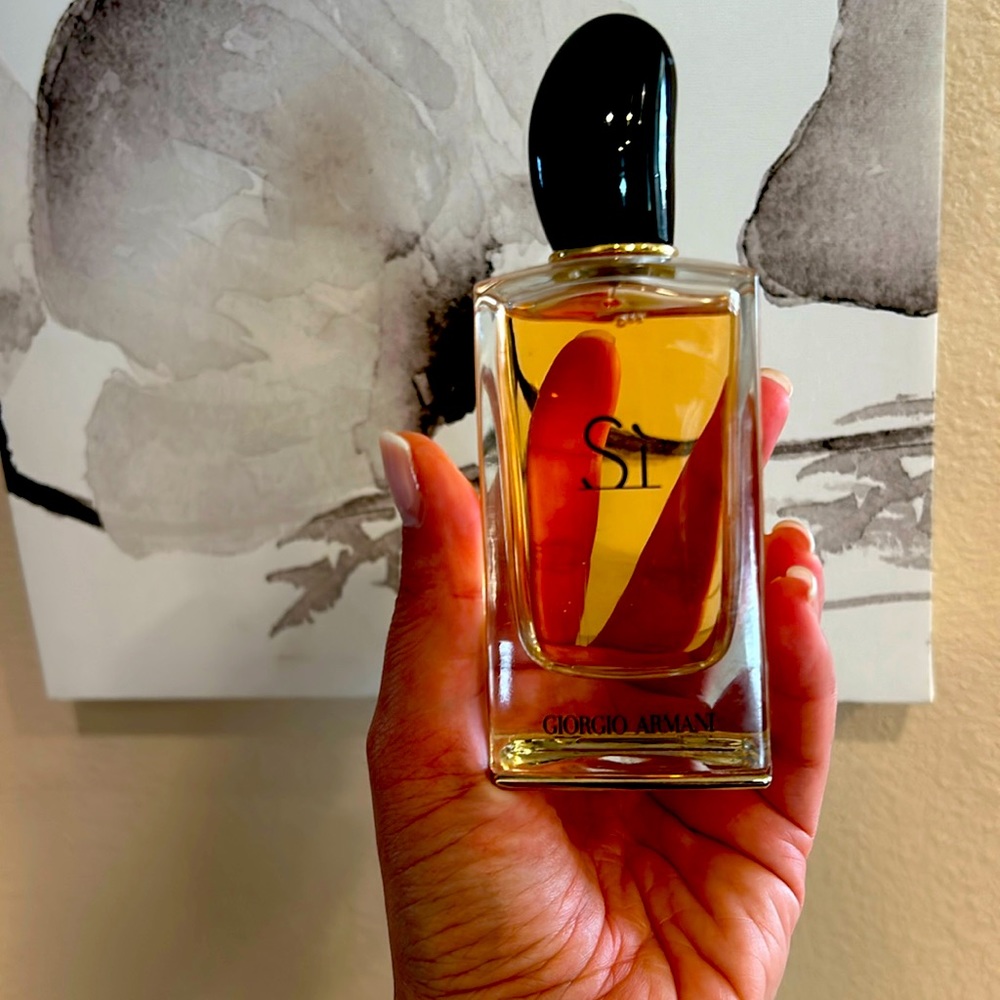 Georgia Armani Si perfume. 3.4 oz bottle